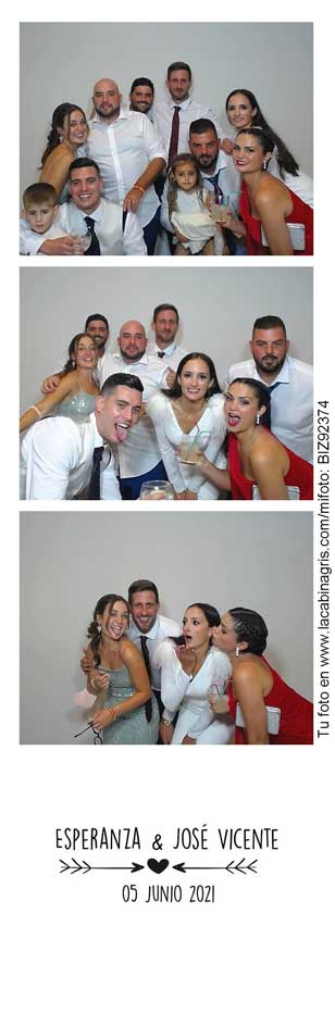 fotomaton-interior-gente-divertida