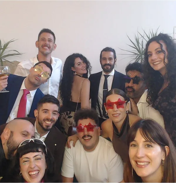 Foto original del grupo en el fotomatón