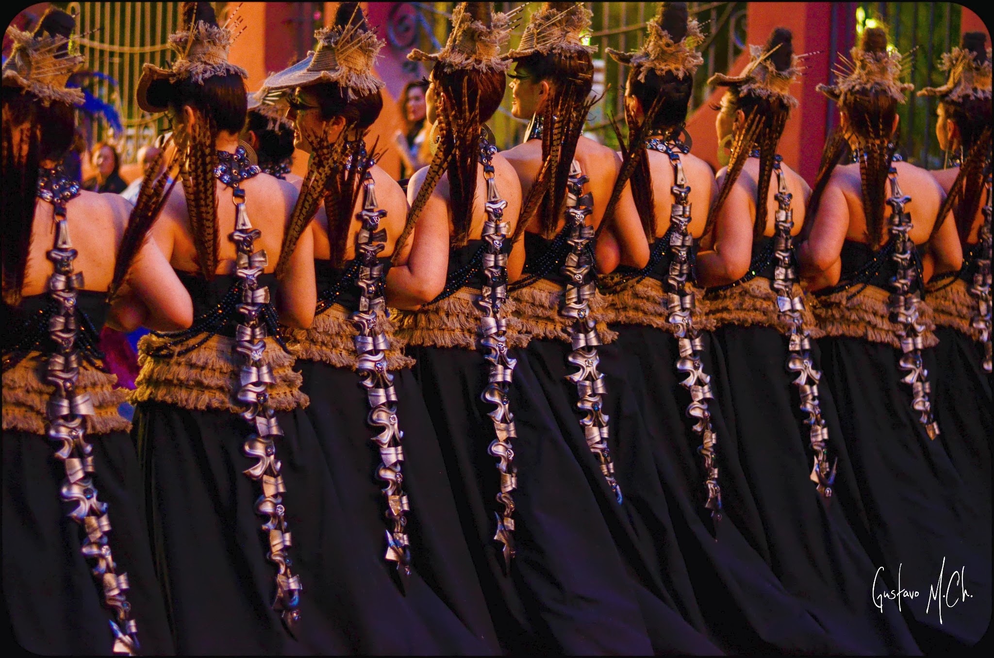 Escuadra femenina en el desfile de Moros y Cristianos de Elda